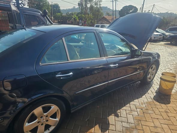A picture of BENZ E 320