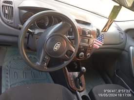 A picture of Kia soreto 2010 model gear 100 engine in good condition