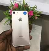 A picture of IPhone 7 plain 128gb