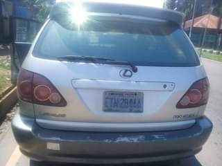 A picture of SOUND LEXUS RX300 jeep