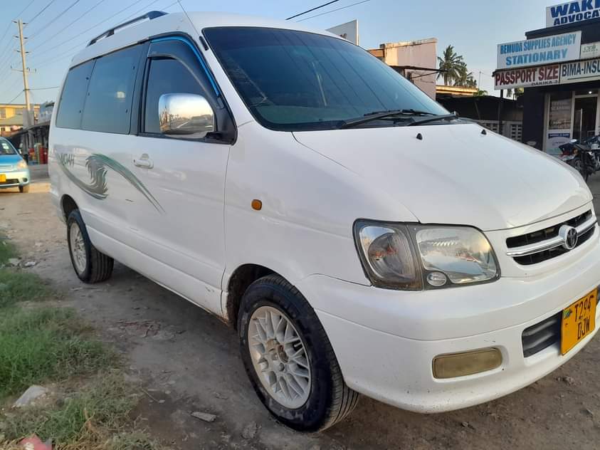 A picture of TOYOTA NOAH FOR SALE