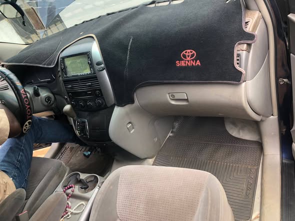 A picture of REGISTERED TOYOTA SIENNA LE 2006