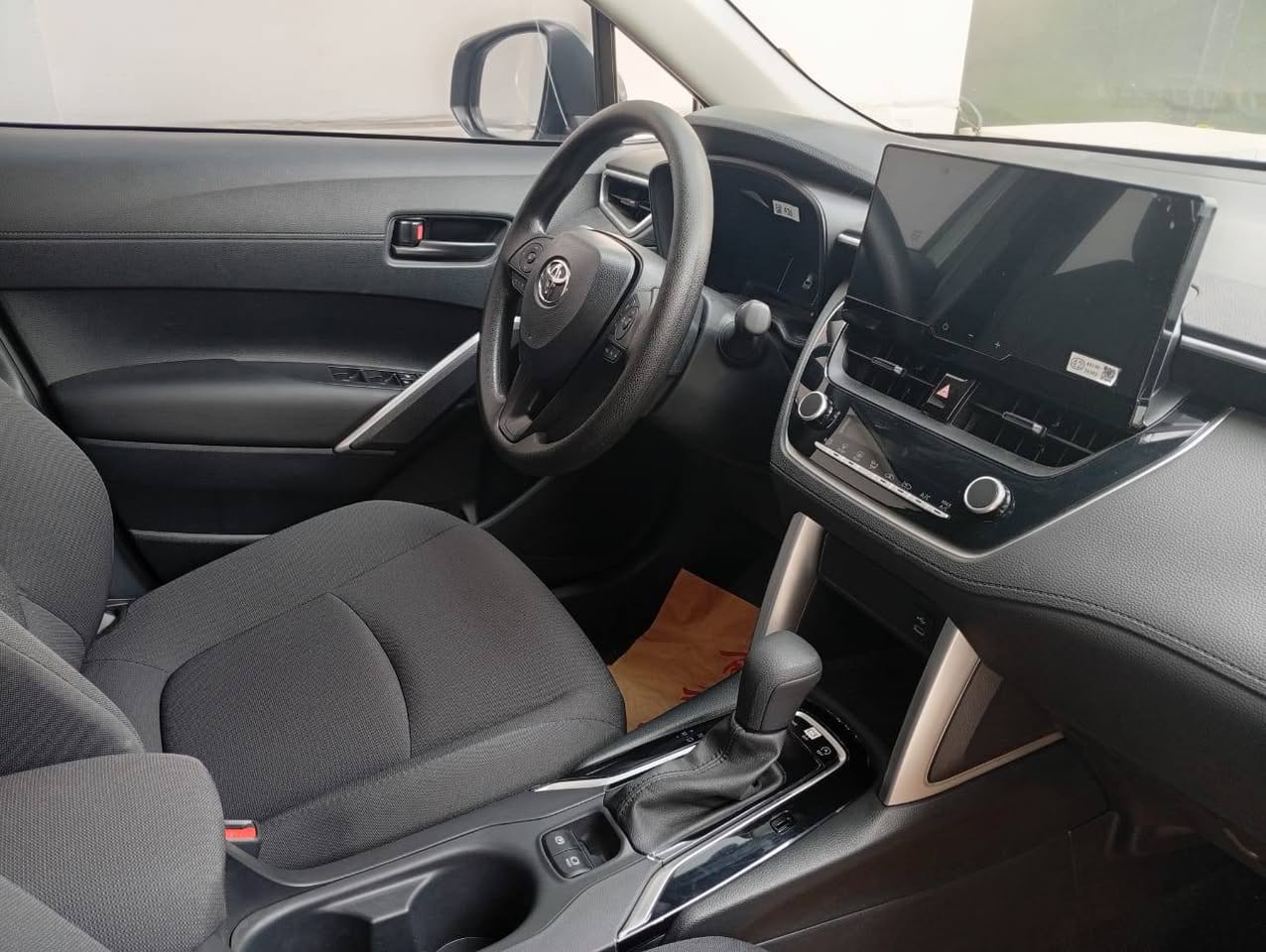 A picture of 2025 BRAND NEW TOYOTA CROSS. FULLEST OPTION 4PLUGS ENGINE. 58.5M