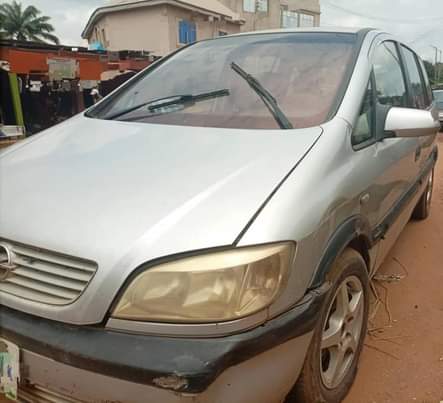 A picture of Opel zafira Awka Anambra First body paint AC chilling 4