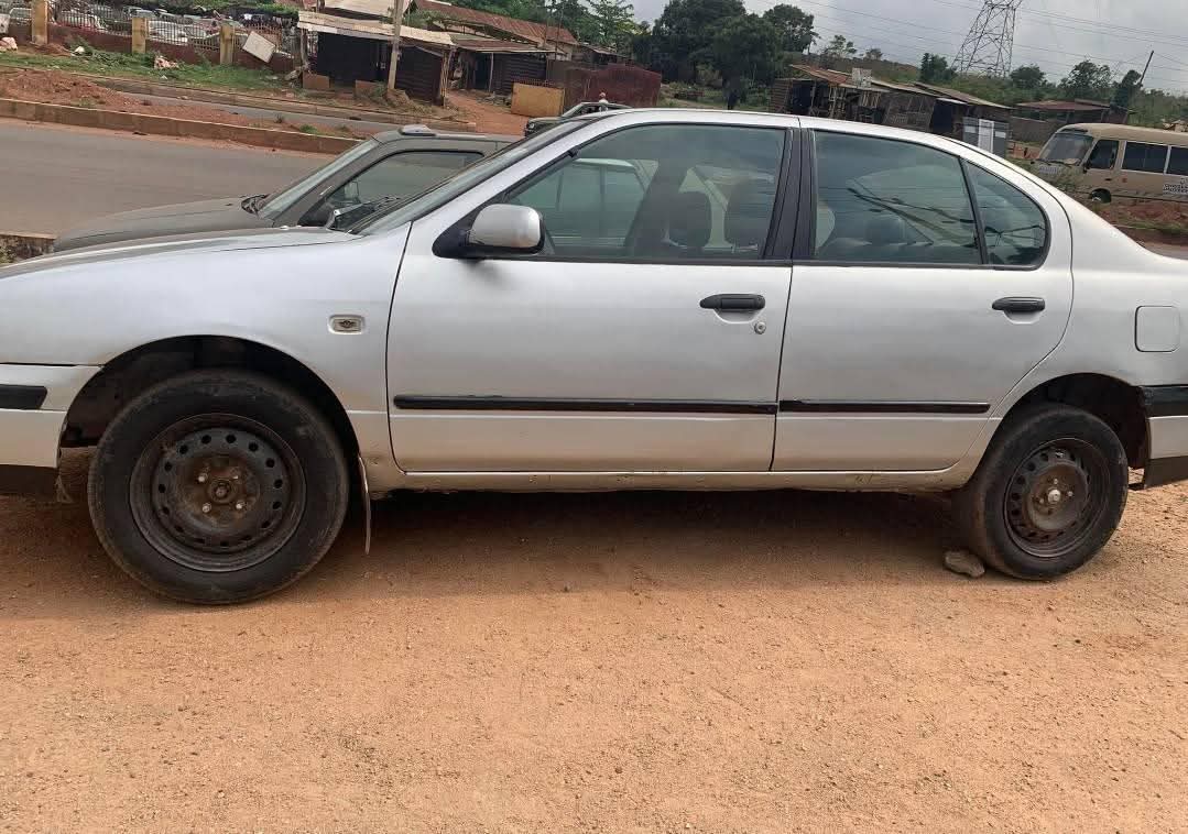 A picture of 1999 Nissan nissan