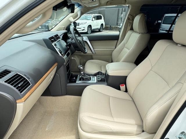 A picture of TOYOTA LAND CRUISER PRADO TXL