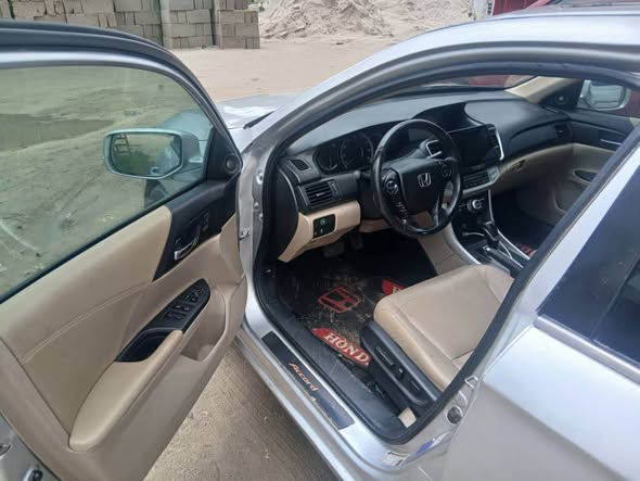 A picture of Honda Accord 2017 fullest options keyless 4 plugs for sale