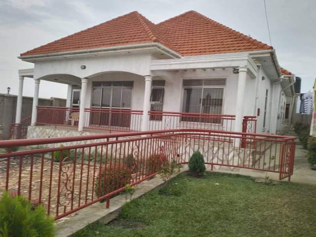 houses kyanja