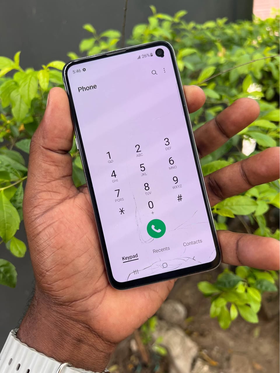 A picture of Samsung s10e