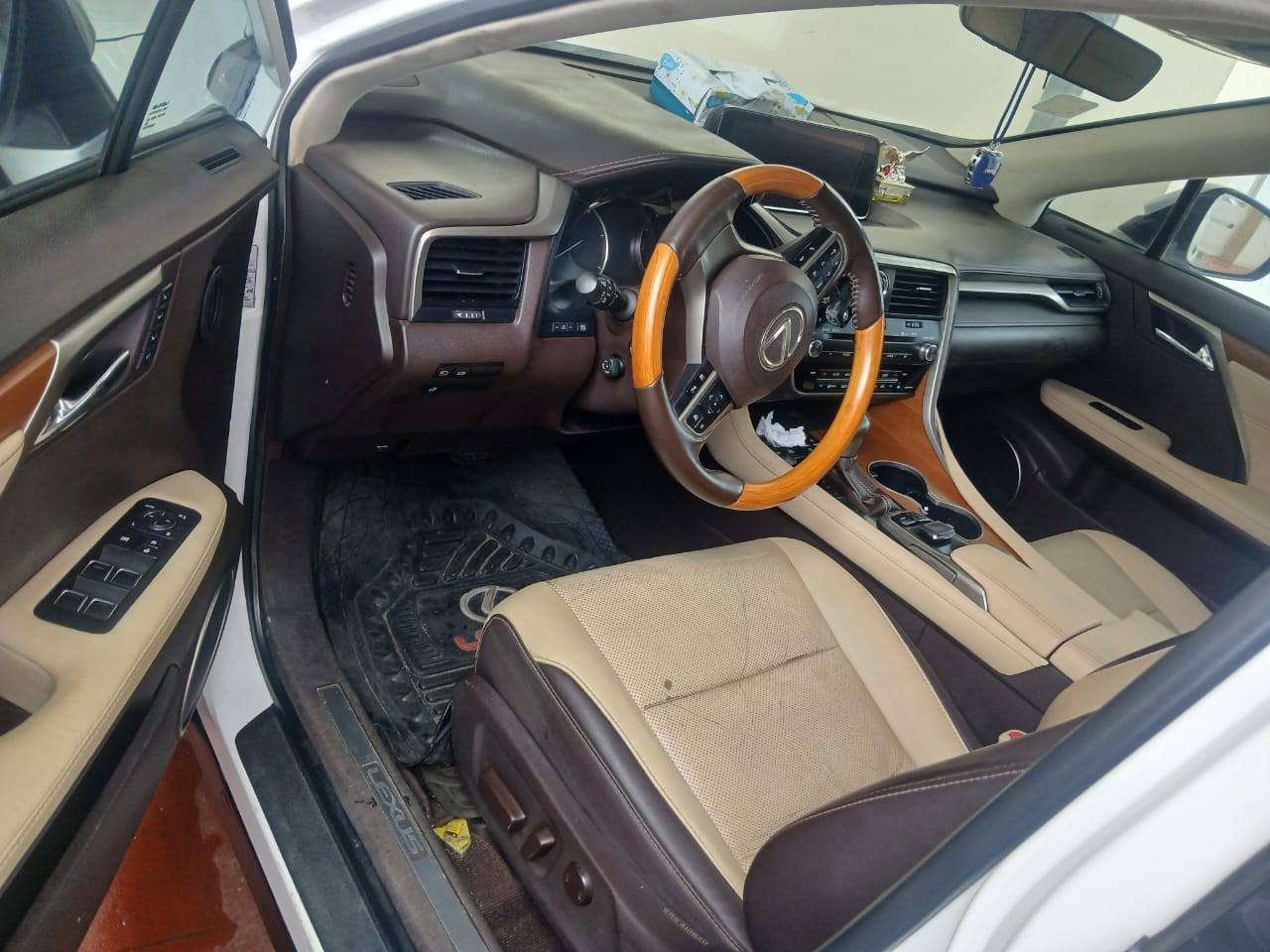 A picture of Rx350 2017 MODEL FIRST BODY