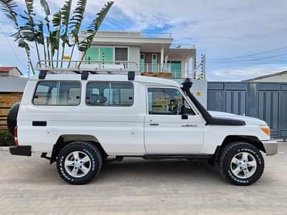 A picture of Landcruza hardtop balaa kabisa Injin 1hz diesel Gia manyu Full