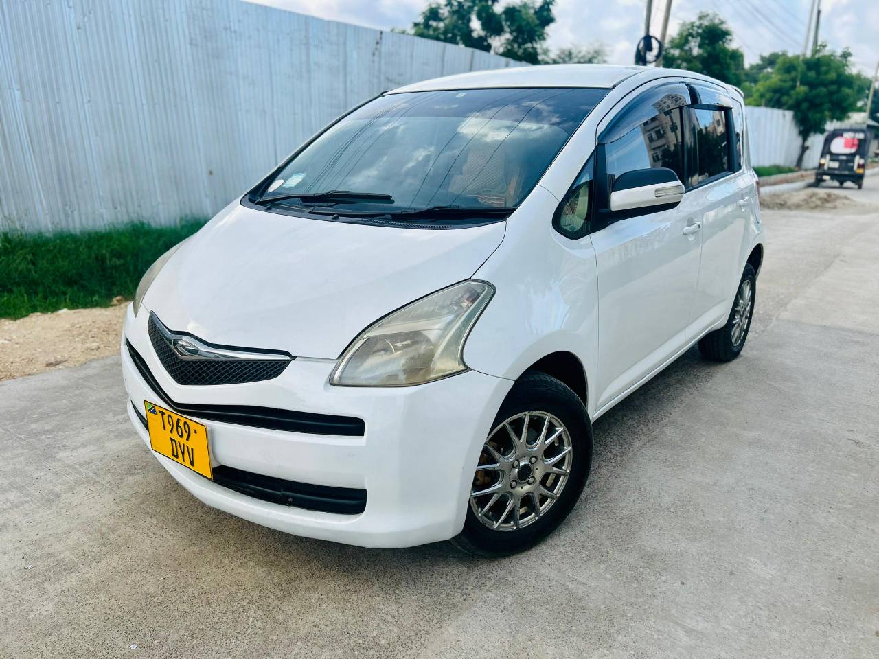 A picture of Toyota Ractis