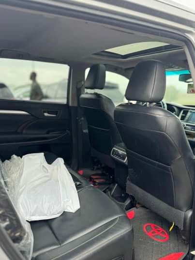 A picture of 1month registered Toyota Highlander Year 2019 Pric 29M Location Abuja