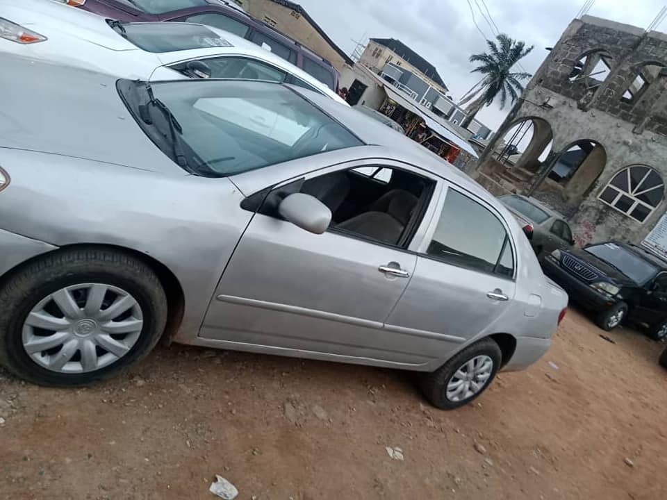 A picture of Toyota Corolla 2004