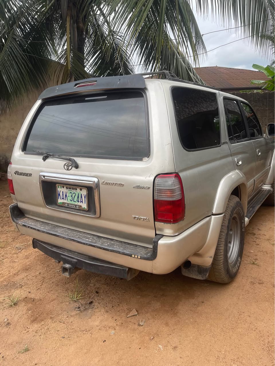 A picture of 2001 Toyota 4runner first body pan With good engine and