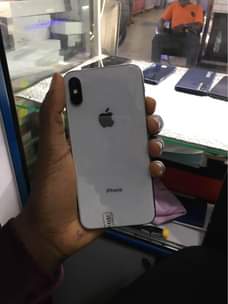A picture of Iphone X 64gb clean at 630k