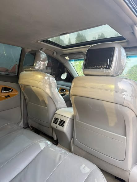 A picture of 2008 Toyota Camry XLE V6 excellent condition Untampered engine gear