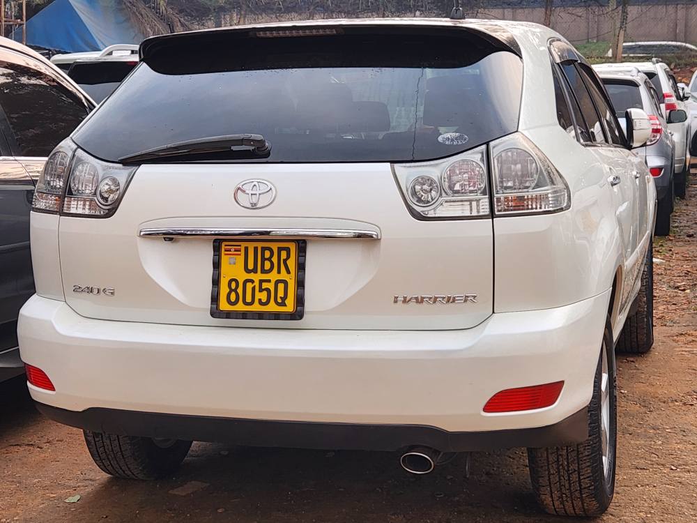 A picture of HARRIER 2010 MODEL PEARL WHITE