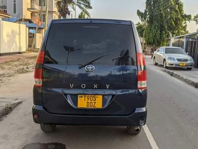 A picture of TOYOTA NOAH