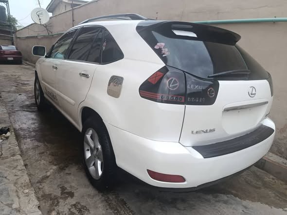 A picture of Lexus rx 330 2005 Tokunbo Standard awoof