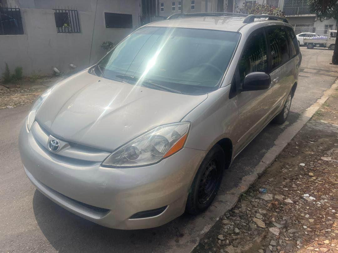 A picture of Toyota Sienna 2007