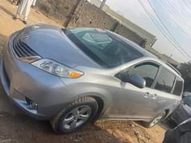 A picture of Toyota Sienna 2012 08035288037