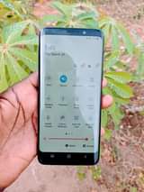 A picture of Samsung Galaxy s9 kunamuda ukipunguza mwang kinacheza kioo gb64 ram4