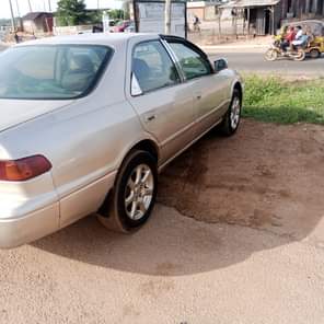 A picture of Toyota Camry 2001model Neatly flashed on first body Unscrewed engine