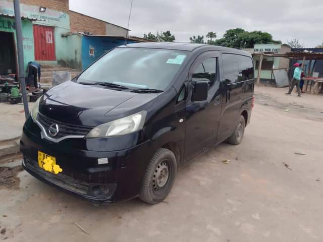 nissan nv200