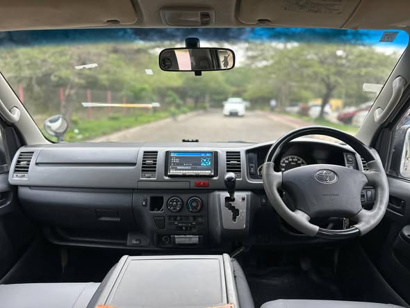 A picture of HIACE VAN