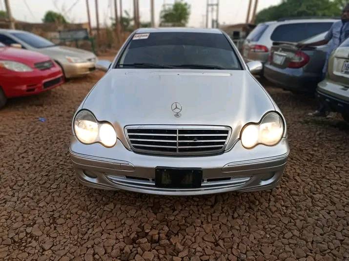 A picture of Benz c230 2006
