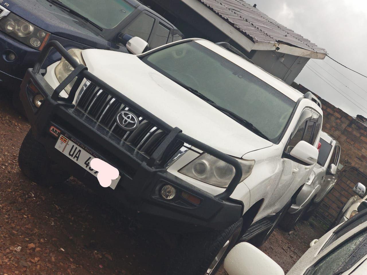 A picture of TOYOTA LAND CRUISER PRADO TX