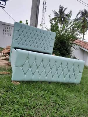 A picture of Bed sofa bei kuanzi 180000 nakuendelea