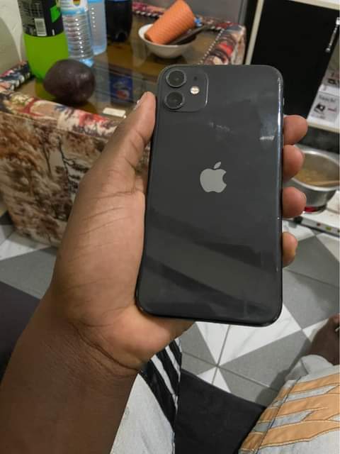 A picture of Iphone 11 128gb at 770k No face ID