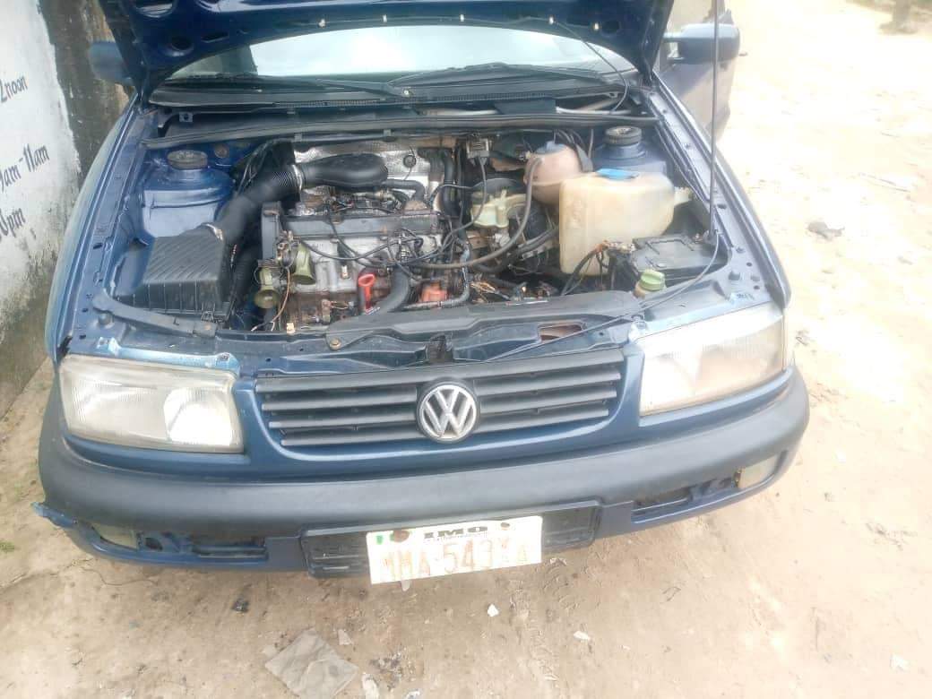A picture of PASSAT WAGON MANUAL DRIVE AND GOLF 3 SALU FIRST BODY