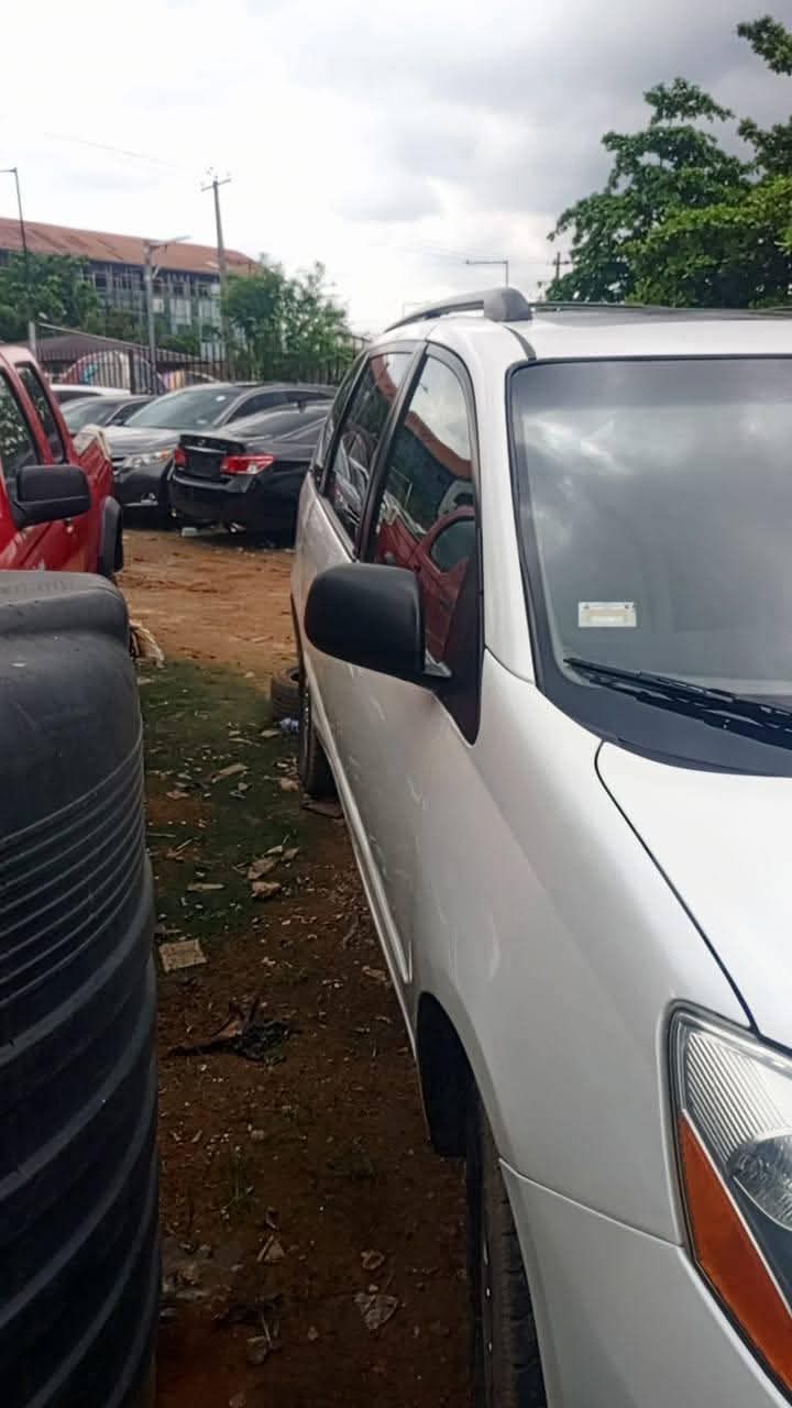 A picture of 2005 Toyota sienna