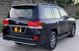 A picture of TOYOTA LAND CRUISER VX V8 BEI MILIONI 220