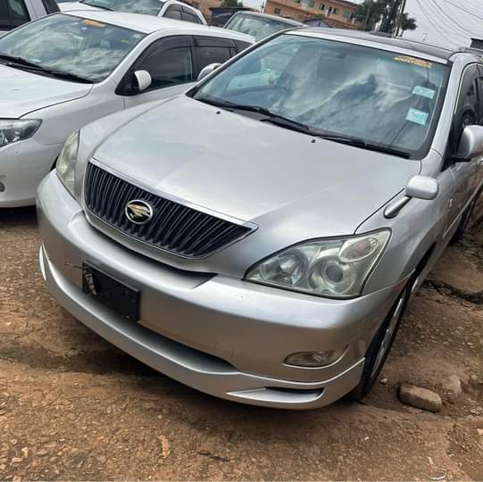 A picture of Toyota Harrier 2011 model