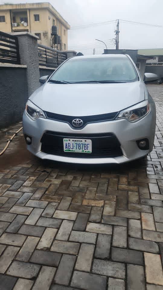 A picture of Sup distress alert Belgium standard Toyota corolla 2015 model for