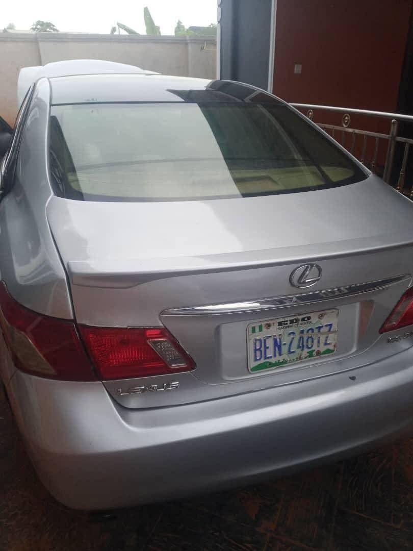 A picture of 2009 Lexus automobiles