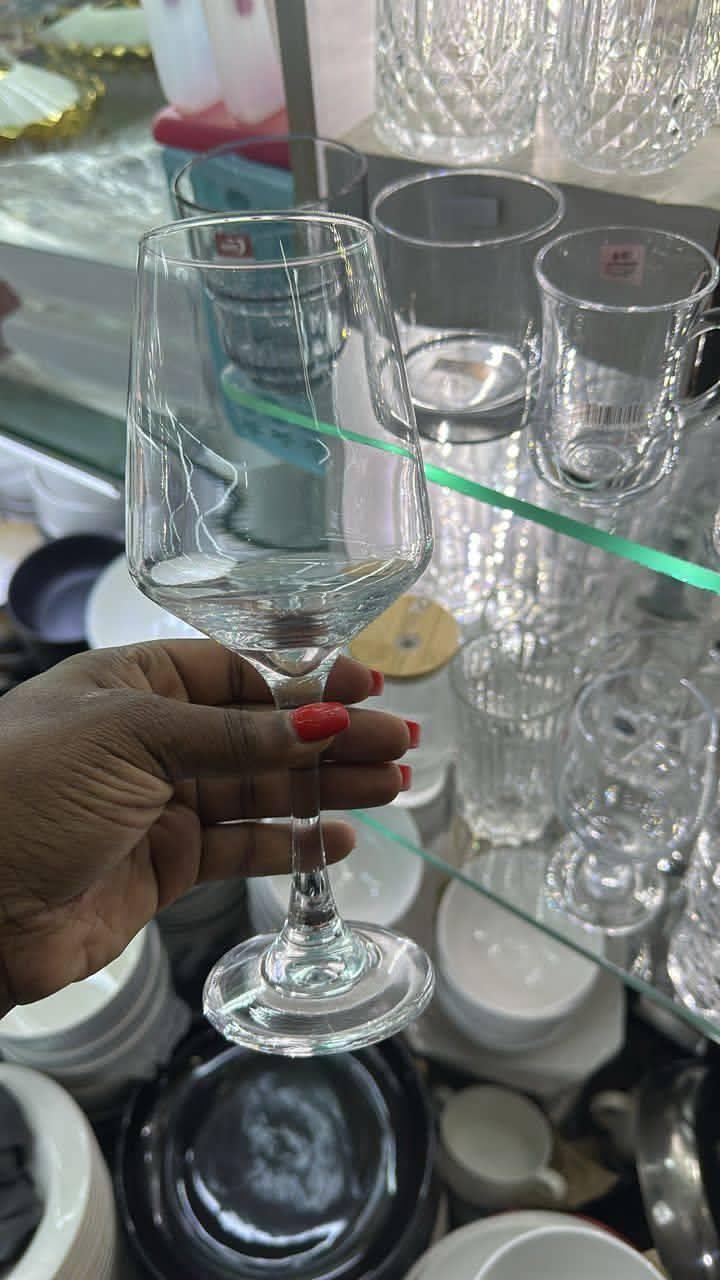 A picture of Wine Glasses