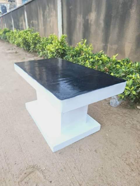 A picture of coffee table iyo apo nzito mnoo.85 000 0716483233 ubungo