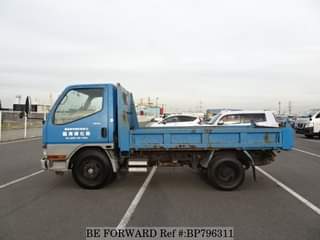 A picture of 1999 MITSUBISHI CANTER