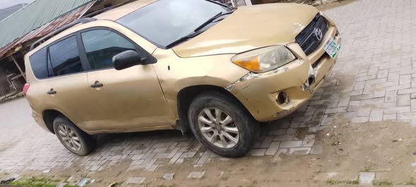 A picture of Destress Toyota Rav4 2008 first body Bad engine gear a