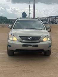 A picture of Lexus Rx330 for sale engine and gear is ok...Ac is