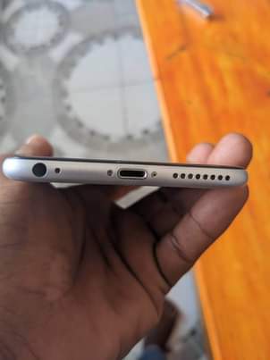 A picture of Mwenye pesa ya haraka hapa iPhone 6s Fingerprint