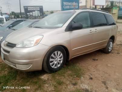 A picture of This Sienna has a very good engine and gear Ac