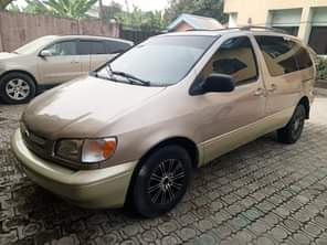 A picture of Sienna 2001 model Buy and drive Nothing to work Price