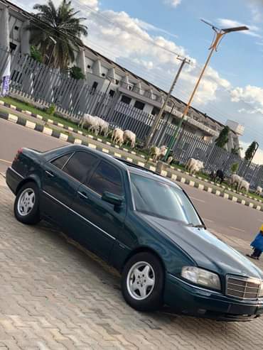 A picture of FOR SALE EXTREMELY CLEAN USED MERCEDES BENZ C180 JAKA 2002