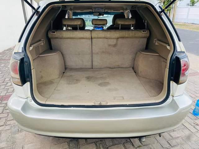 A picture of TOYOTA HARRIER OLDMODEL NAMBA D PIGA 255 714 550 592